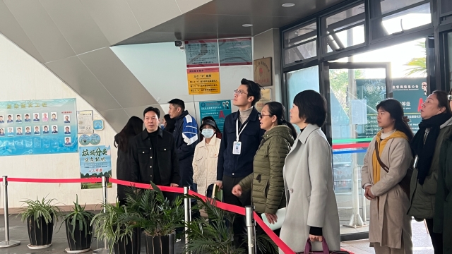 参观游泳馆